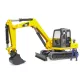 CAT mini excavator + lucrător în construcții